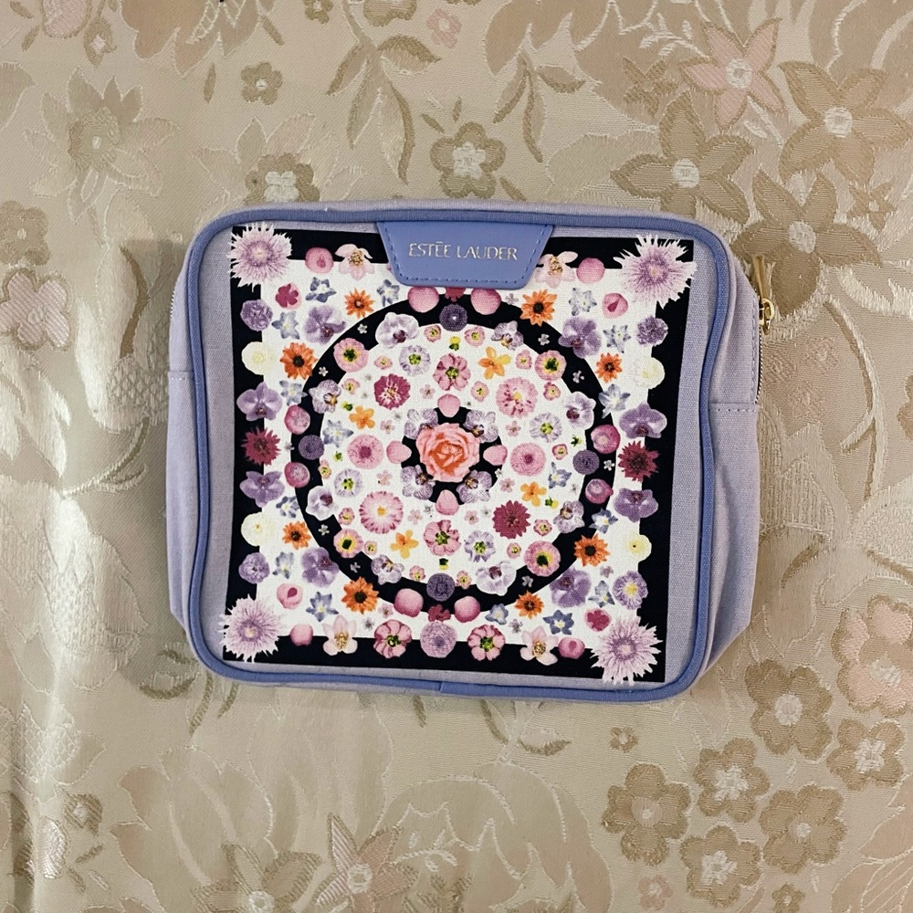 Estée Lauder makeup bag